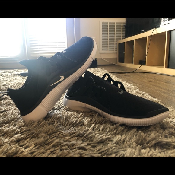 Nike running shoes new size 11 - Picture 2 of 5